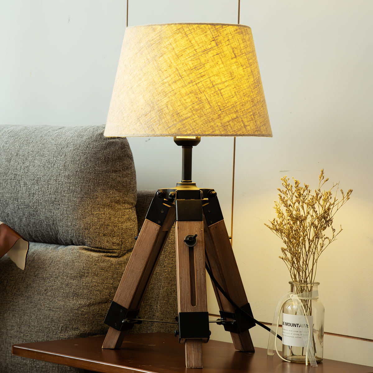 Tripod Table Lamp – detail 2